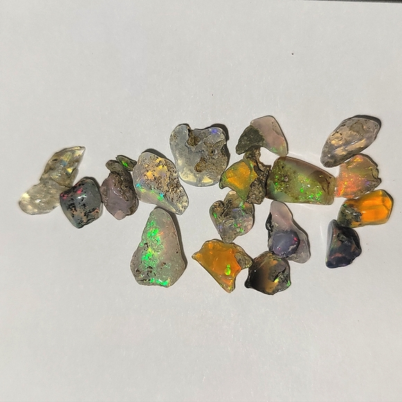 17pcs. ETHIOPIAN BLACK/BLUE ETHIOPIAN OPAL NATURAL ROUGH POLISHED CRYSTAL BUNDLE - Picture 4 of 4